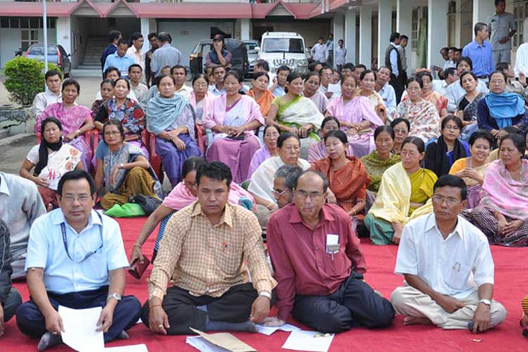 Employees of the Manipur Legislative Assembly secretariat staging a sit in protest demanding revocation of threats against three employees of the secretariat on Wednesday. 2010-11-04 | by : IFP Photo