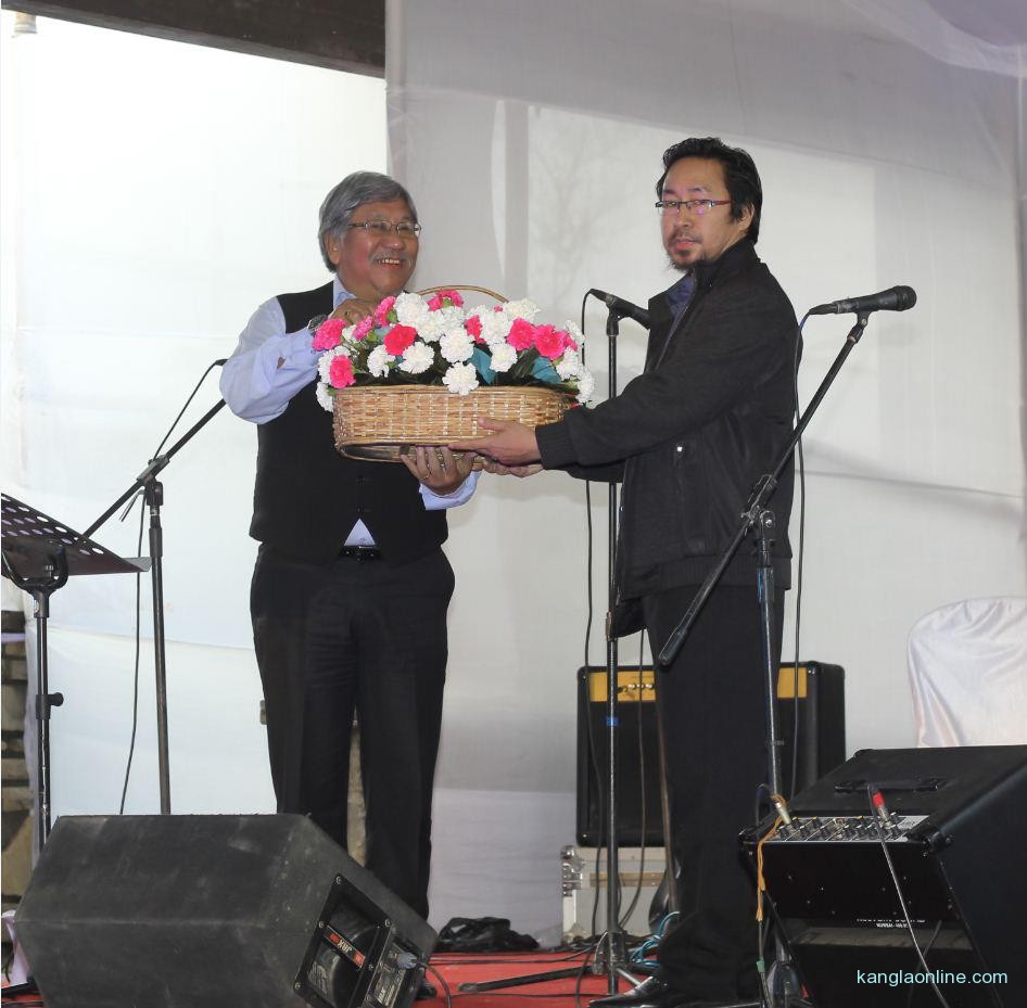 Oken Jeet Sandham (right) presenting "Bouquet" to Chief Guest of The Beatles Mania Show, Dr Nicky Kire (left), Parliamentary Secretary, Law and Justice, Land Revenue, Labor and Employment at The Heritage, Kohima on April 27, 2013.