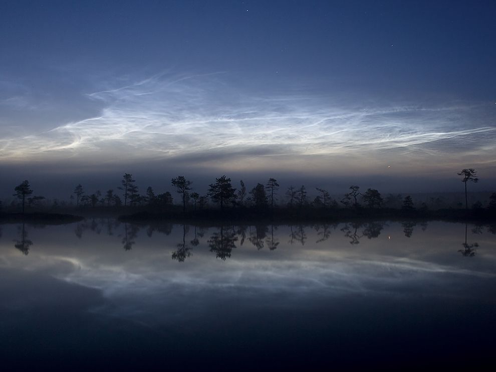 noctilucent-cloud-estonia_78171_990x742