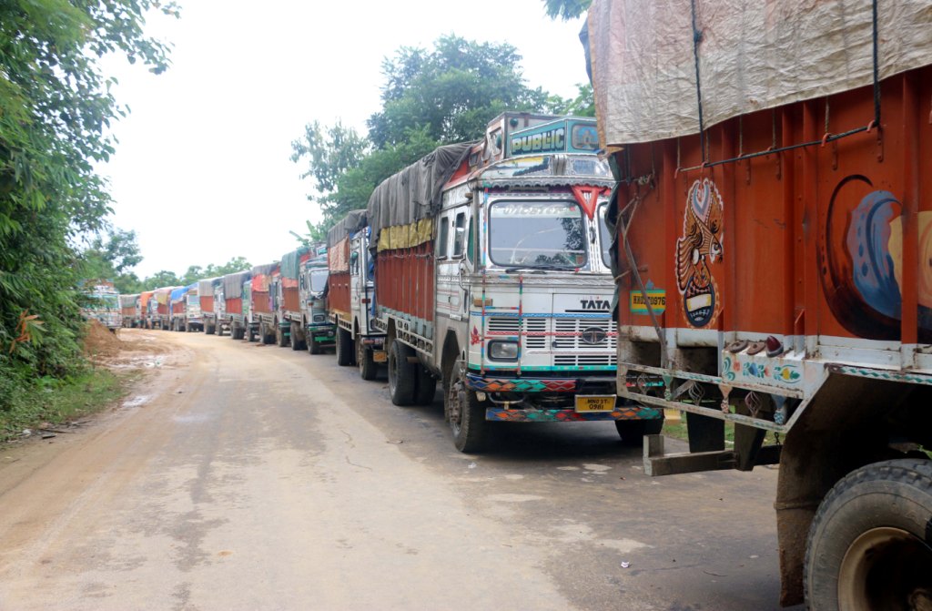 200 truck stuck in jiribam barak bridge