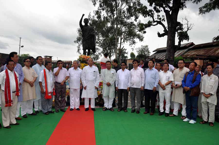 CM Ibobi, dy CM Gaikhangam and others posed for the lens in front of the newly unveiled Haipou Jadonang statue.