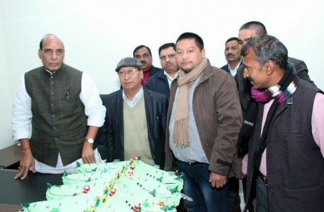 Union Minister for Home, Rajnath Singh (left) with a huge Christmas Cake on Christmas Day, given by Nagaland BJP leader T Khongwang Konyak (2nd left) along with T Methna Konyak (5th left), Nagaland State BJP Council Member at the Union Minister's official residence, New Delhi.