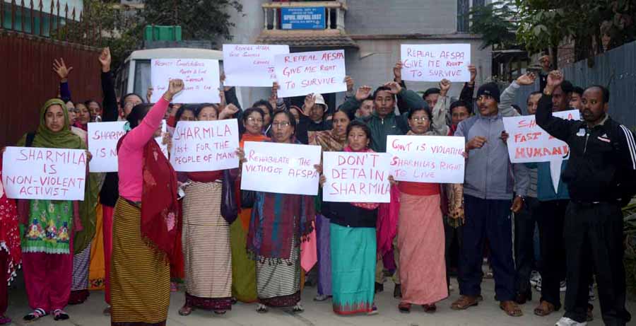 The participants of the discussion showing placards demanding repeal of AFSPA and release of Sharmila. IFP Photo