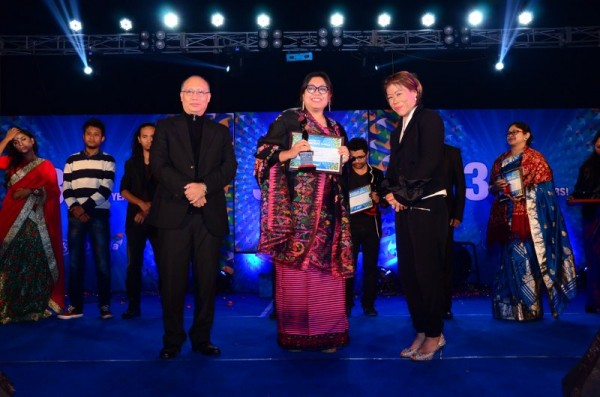 Meena Longjam receiving the Young Achiever’s award