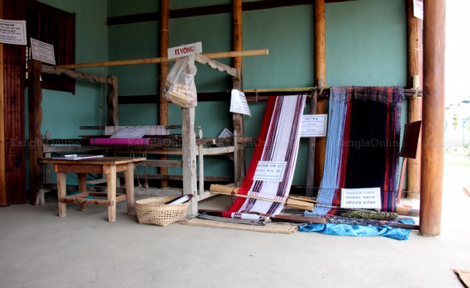 Kon - Traditional Meetei / Meitei Handloom Machine