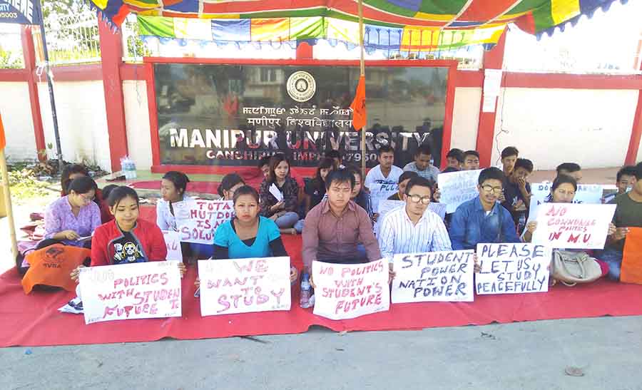 ABVP volunteers and students protest against shutdown of MU. 