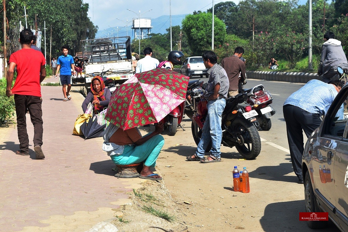 Illigal sale of petrol in Imphal
