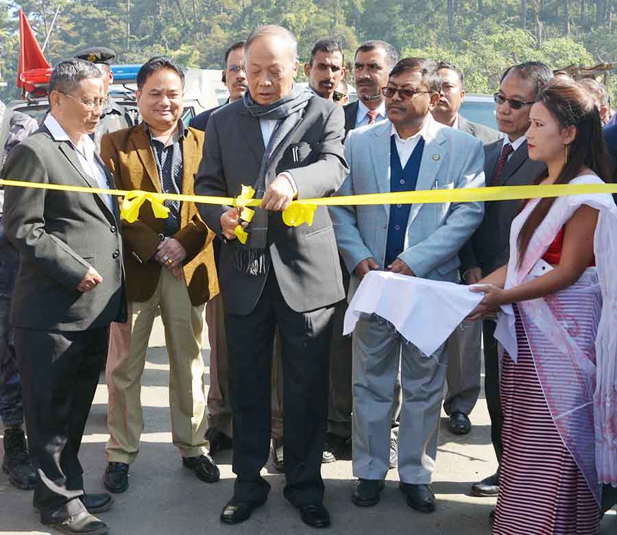 Chief Minister O Ibobi Singh inaugurates Food Processing Park at Nilakuthi, Imphal East on Monday.